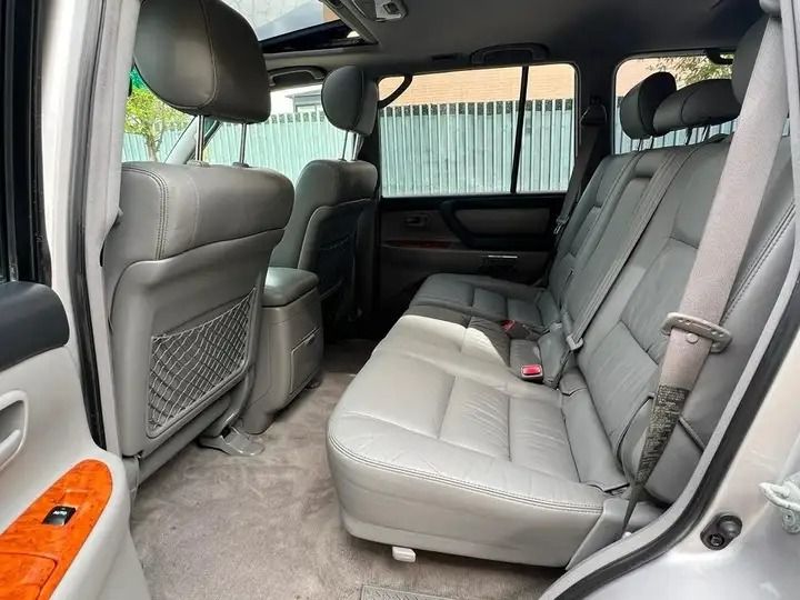 Toyota Land Cruiser • 2005 • 150,000 km 11