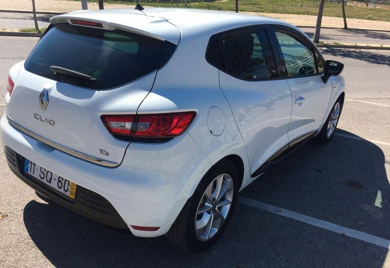 Renault Clio • 2017 • 40,000 km 2