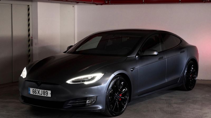 Tesla Model S • 2019 • 74,000 km 5