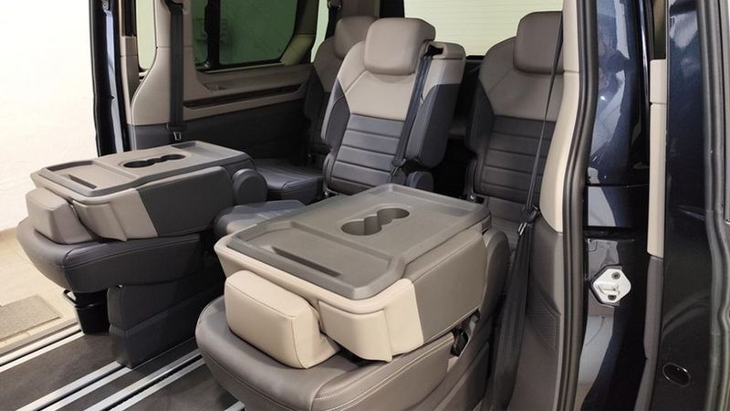 Volkswagen Multivan • 2024 • 3,979 km 11