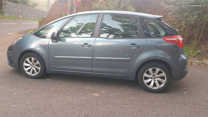 Citroën C4 • 2010 • 110,000 km 3