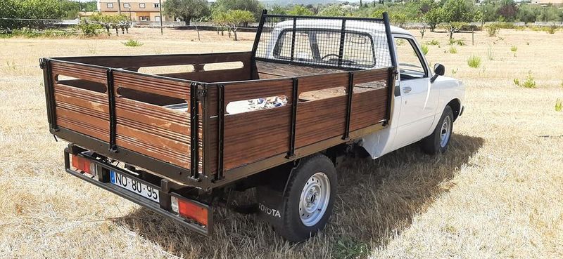 Toyota Hilux • 1981 • 189,000 km 6