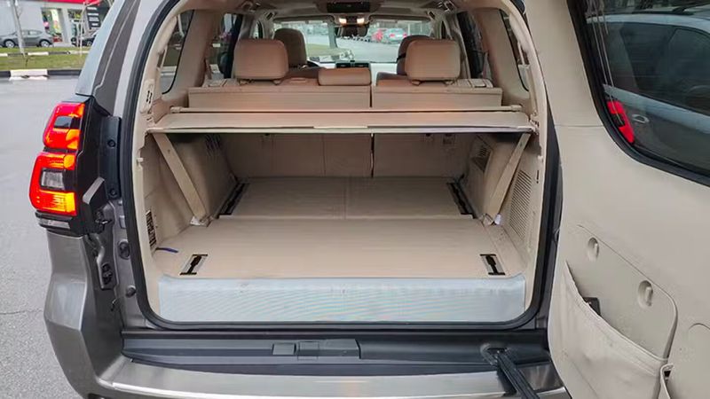 Toyota Land Cruiser • 2022 • 116,987 km 12