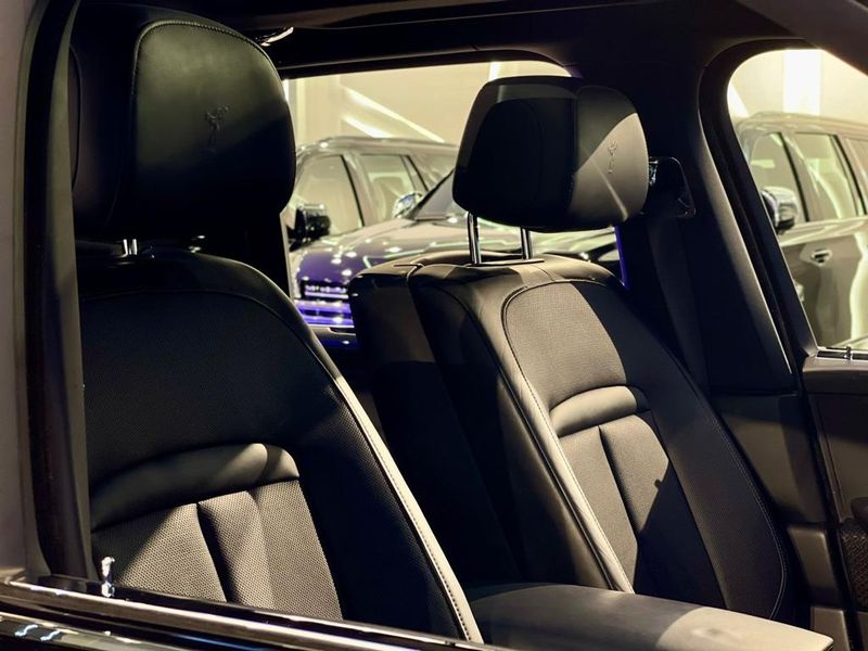 Rolls-Royce Cullinan • 2021 • 48,600 km 14