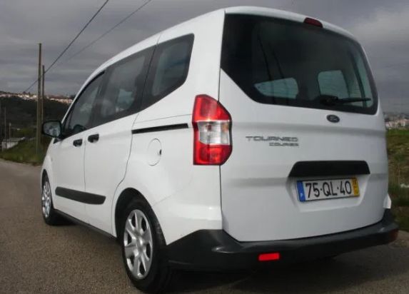 Ford Tourneo Connect • 2015 • 211,000 km 2