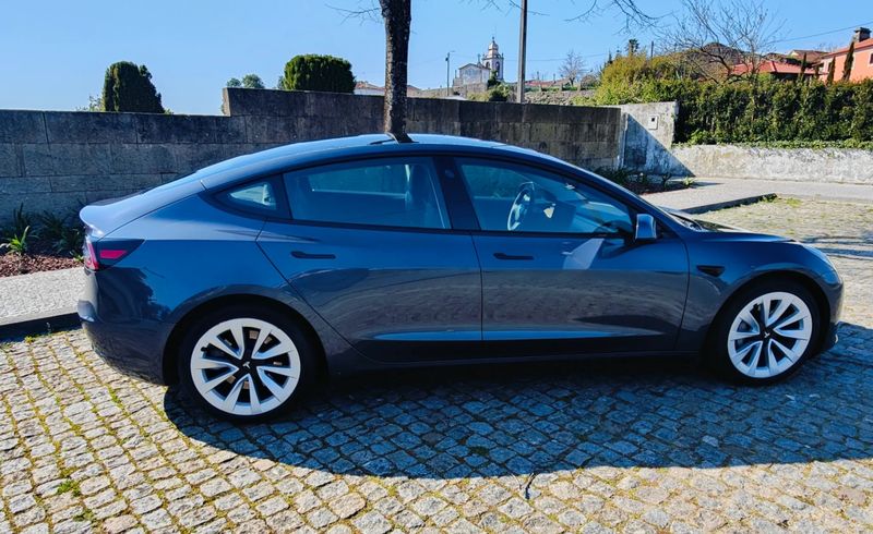 Tesla Model 3 • 2021 • 2,021 km 3