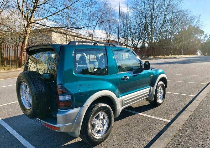 Mitsubishi Pajero • 2000 • 90,000 km 4