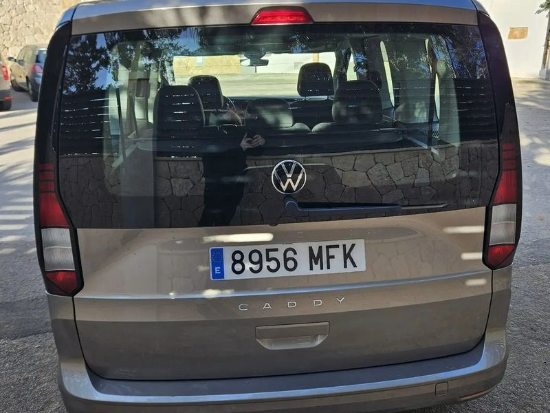 Volkswagen Caddy • 2023 • 10,220 km 6