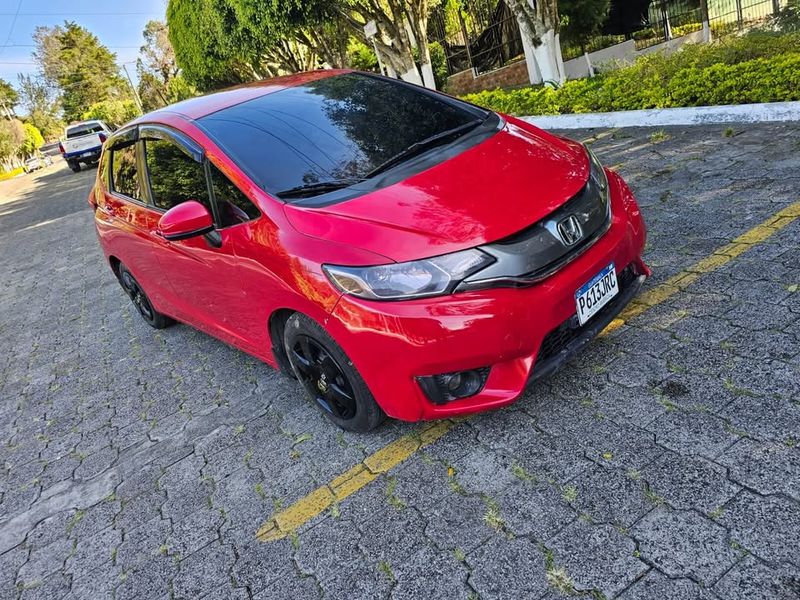 Honda Fit • 2016 • 88,000 km 1