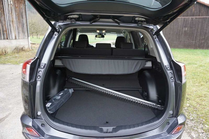 Toyota RAV4 • 2018 • 116,000 km 10