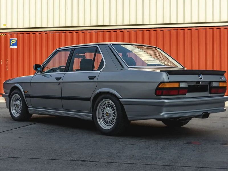 BMW M5 • 1987 • 151,000 km 4