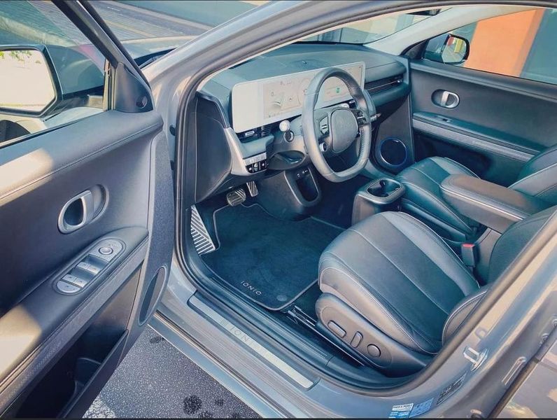 Hyundai Ioniq Electric • 2018 • 76,000 km 4