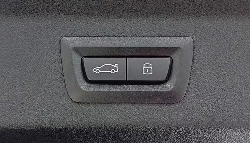 BMW X2 • 2024 • 23,200 km 10