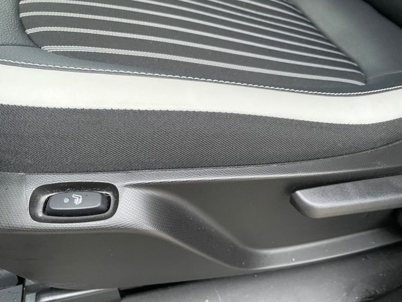 Renault Twingo • 2022 • 10,250 km 5