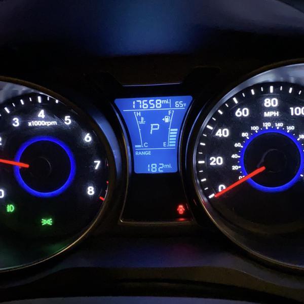 Hyundai Veloster • 2017 • 17,568 km 4