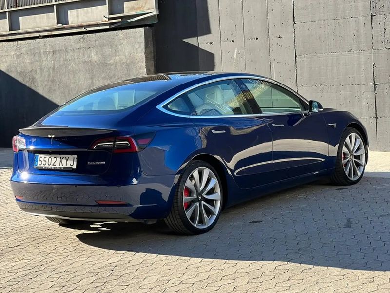 Tesla Model 3 • 2019 • 90,000 km 4