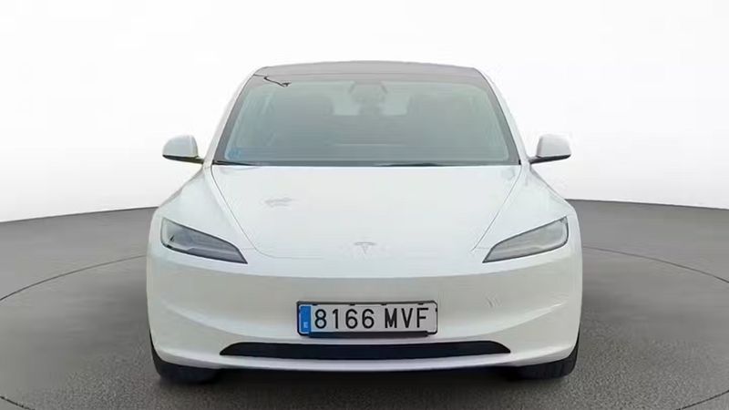 Tesla Model 3 • 2024 • 5,418 km 9