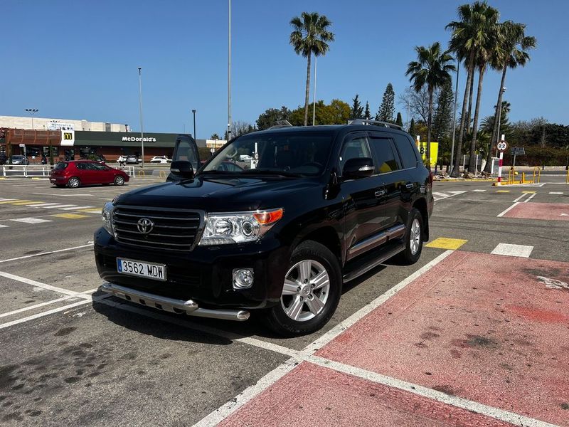 Toyota Land Cruiser • 2014 • 92,000 km 1