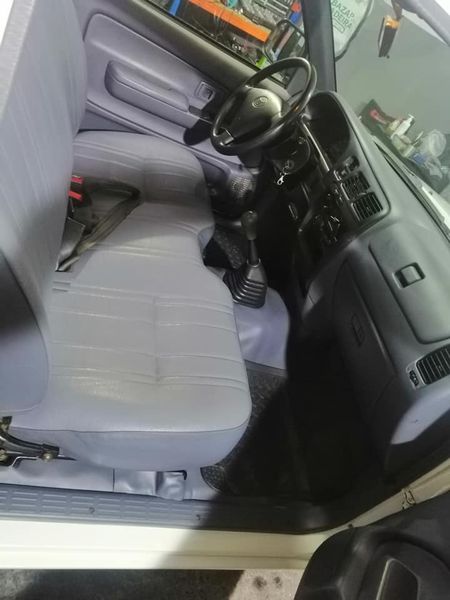 Toyota Hilux • 2004 • 73,000 km 3