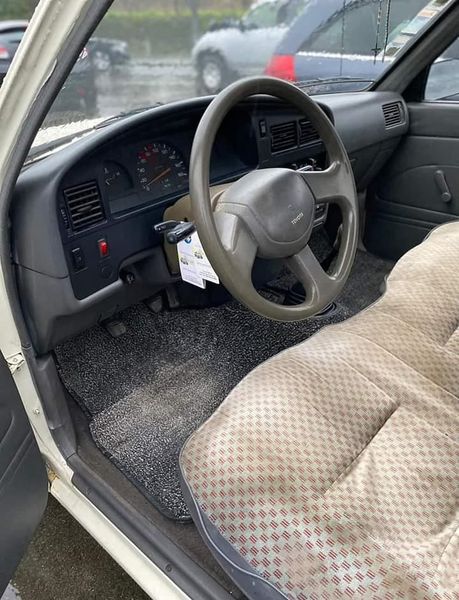 Toyota Hilux • 1984 • 267,000 km 4