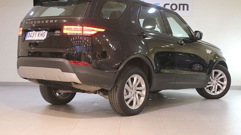 Land Rover Discovery • 2018 • 66,945 km 3