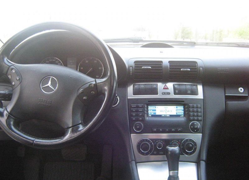 Mercedes-Benz C • 2005 • 190,000 km 4