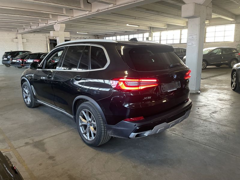 BMW X5 • 2019 • 122,000 km 4