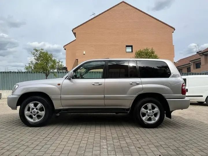 Toyota Land Cruiser • 2005 • 150,000 km 4