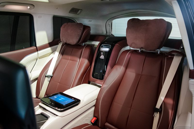 Mercedes-Benz Maybach • 2024 • 3,800 km 14