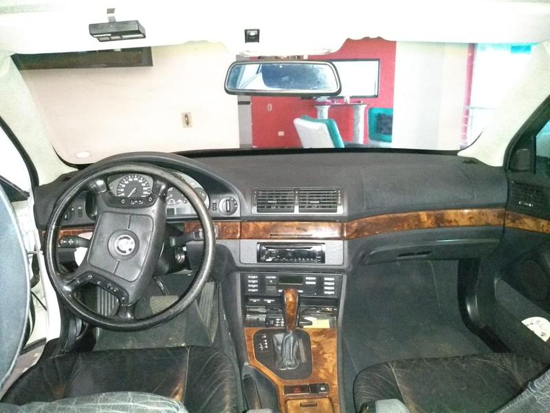 BMW i8 • 1997 • 25,000 km 1