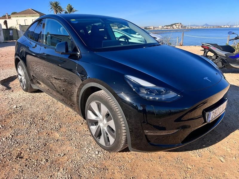 Tesla Model Y • 2022 • 25,000 km 1
