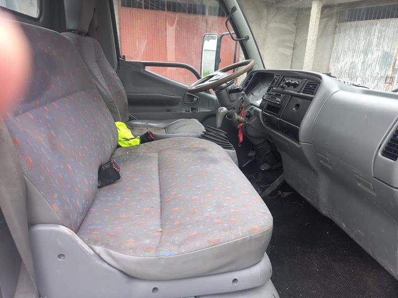 Mitsubishi Fuso canter • 1999 • 114,000 km 4