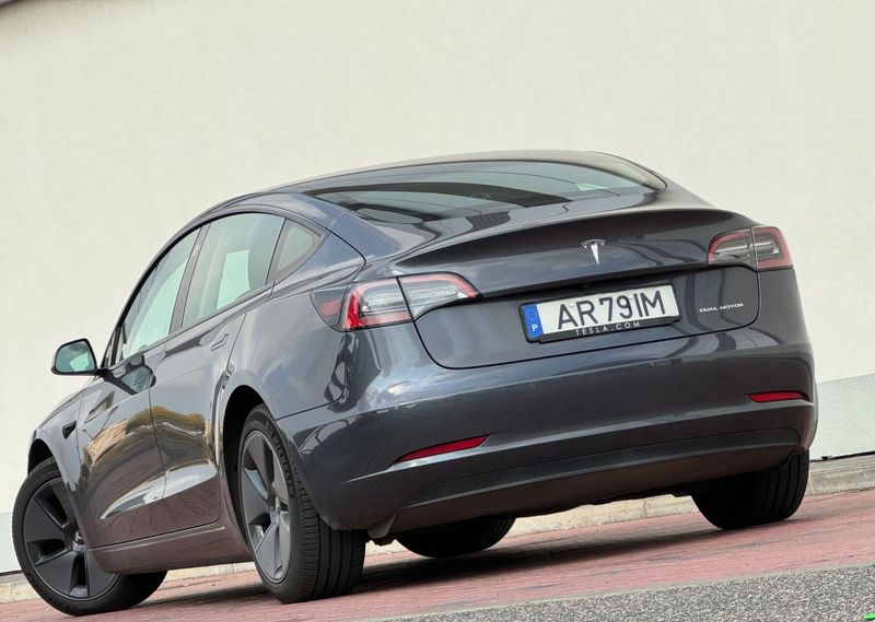 Tesla Model 3 • 2022 • 58,643 km 4