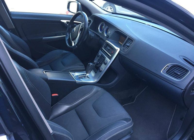 Volvo S60 • 2011 • 19,000 km 4