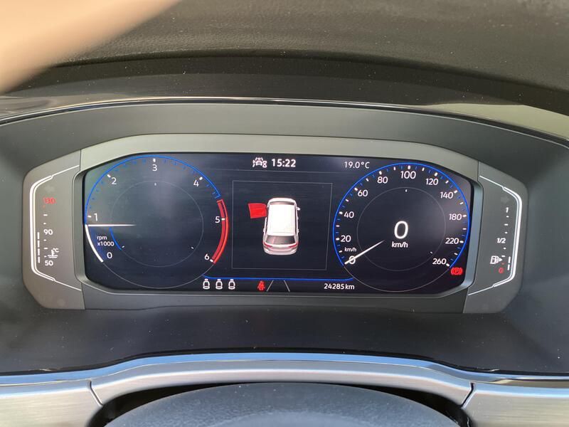 Volkswagen Touran • 2023 • 24,155 km 9