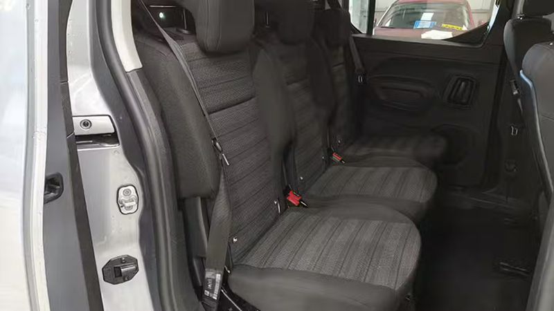 Opel Campo • 2023 • 43,012 km 2