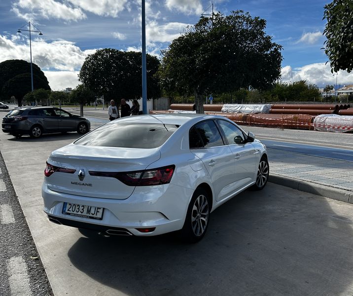 Renault Mégane • 2022 • 23,680 km 4