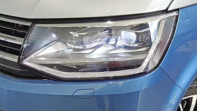 Volkswagen Multivan • 2019 • 81,781 km 10