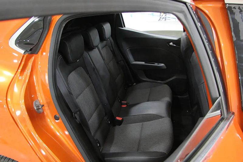 Renault Clio • 2023 • 6,109 km 12