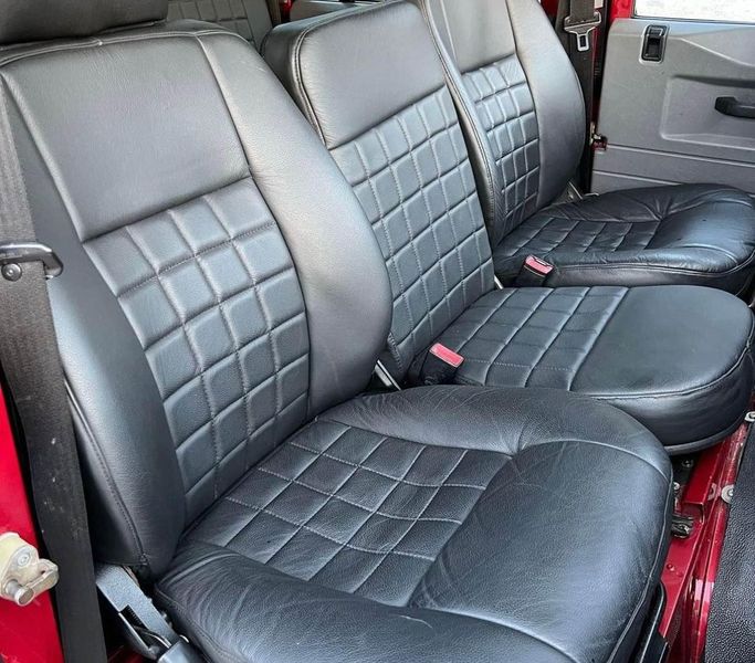 Land Rover Defender • 2001 • 205,000 km 6