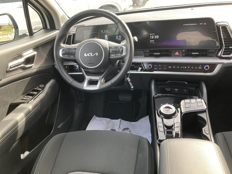 Kia Sportage • 2023 • 1,702 km 3