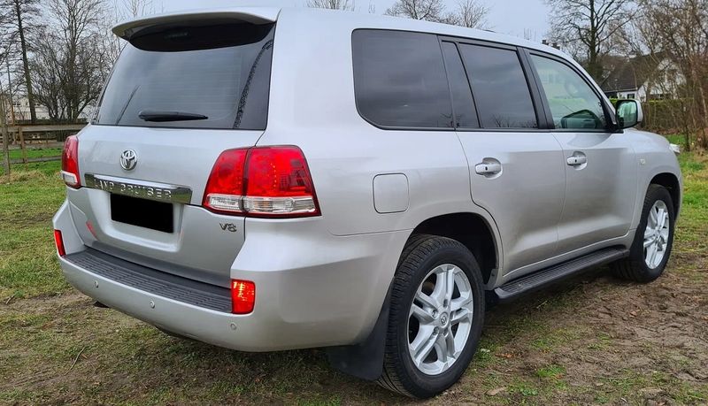 Toyota Land Cruiser • 2008 • 274,100 km 4