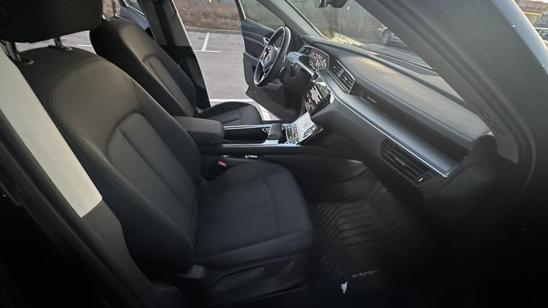 Audi e-tron • 2021 • 28,000 km 7