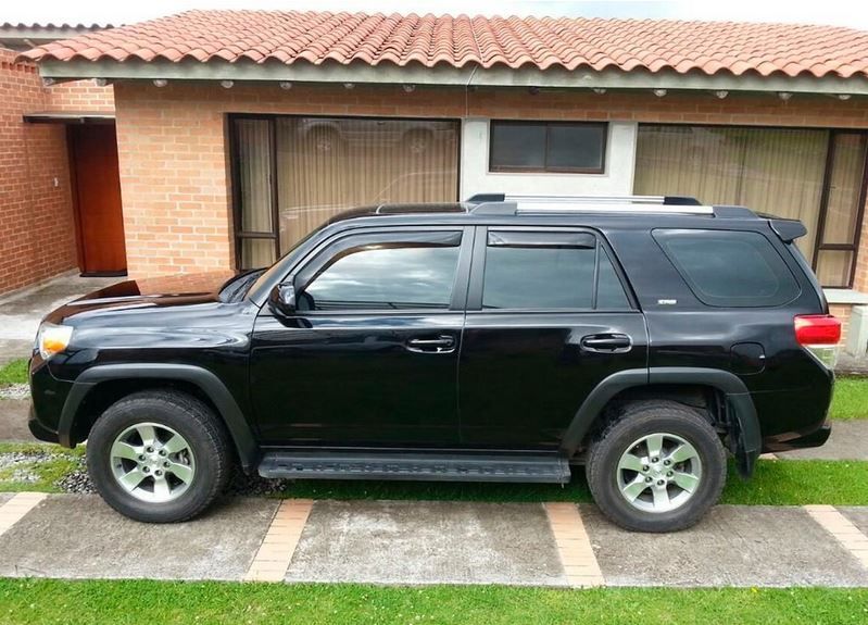 Toyota 4-Runner • 2012 • 150,000 km 2