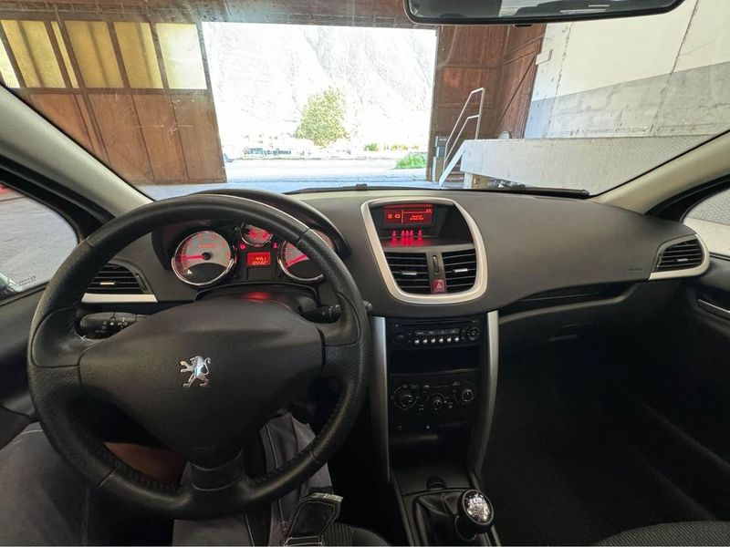 Peugeot 207 • 2011 • 12,500 km 5