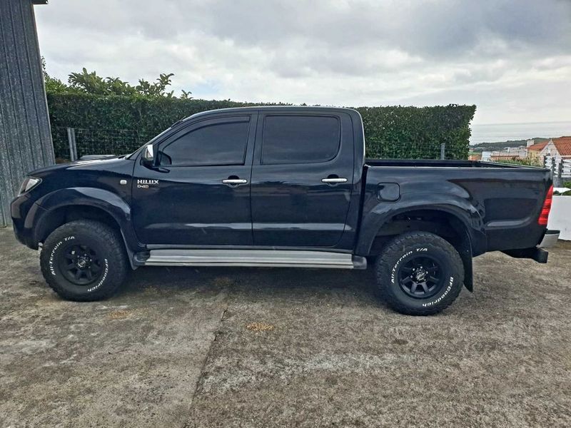 Toyota Hilux • 2008 • 205,000 km 3