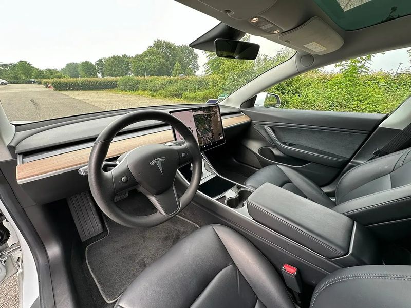 Tesla Model 3 • 2019 • 77,600 km 6