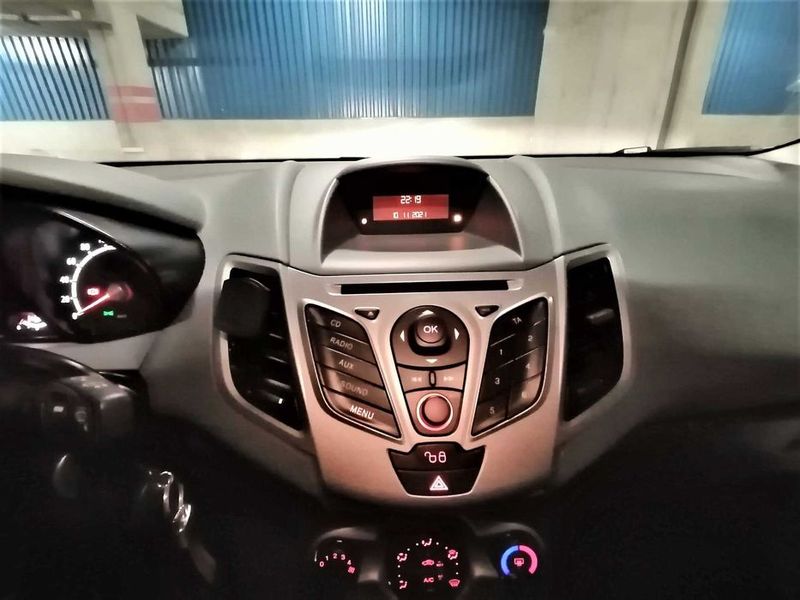 Ford Fiesta • 2010 • 98,000 km 4
