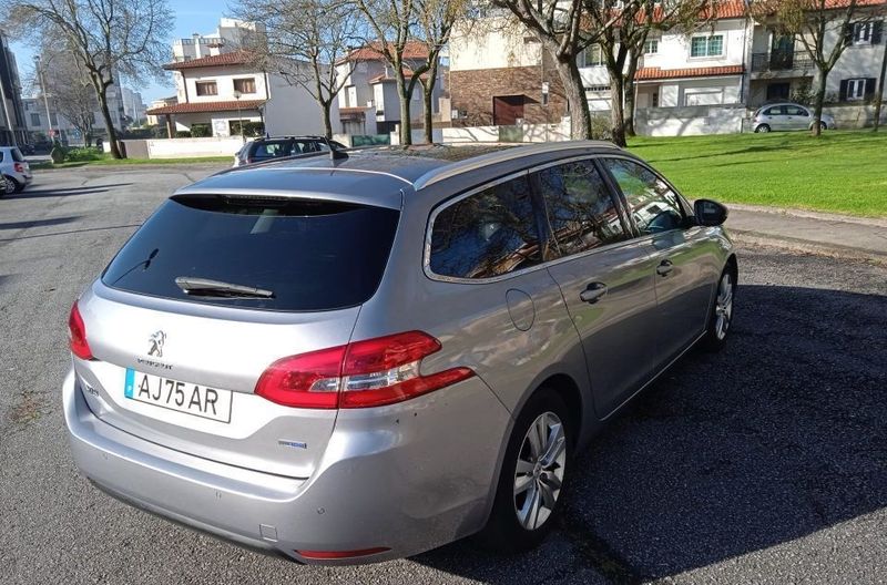 Peugeot 308 • 2014 • 205,000 km 4