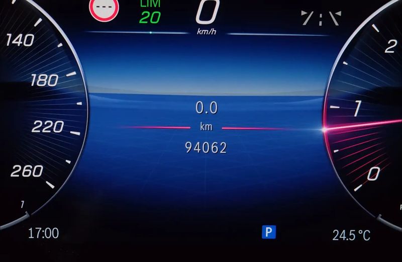 Mercedes-Benz C • 2021 • 94,000 km 9